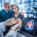 Un implant 3D présenté en service d’oncologie, près d’imagerie médicale